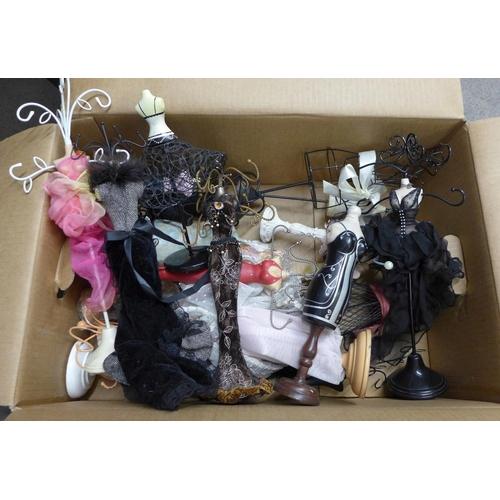 1204 - A box of jewellery stands, approximately sixteen in total **PLEASE NOTE THIS LOT IS NOT ELIGIBLE FOR... 