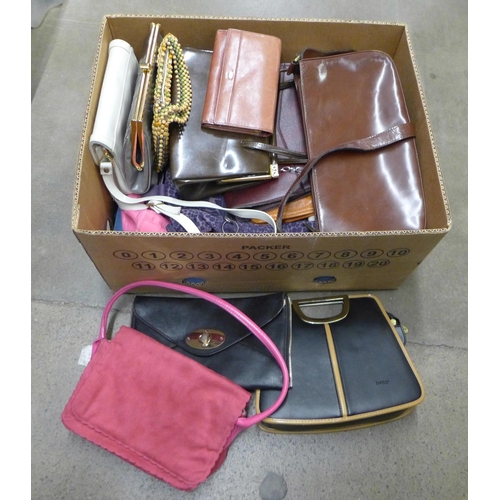 1207 - A collection of handbags including leather and Kipling **PLEASE NOTE THIS LOT IS NOT ELIGIBLE FOR PO... 