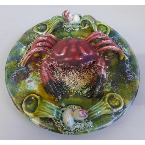 630 - A Majolica crab plate, 19cm