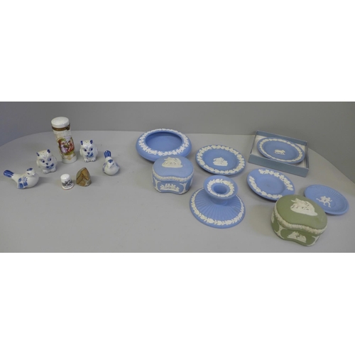 633 - Eight items of Wedgwood Jasperware, two pairs of blue and white bird salt and pepper pots, cylindric... 