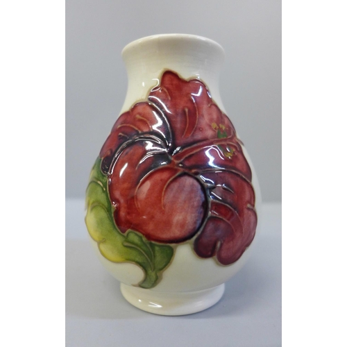 645 - A Moorcroft hibiscus vase, 9.5cm