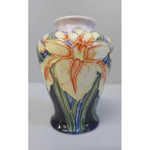 646 - A Moorcroft vase, 9cm