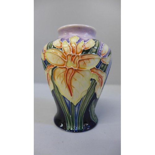 646 - A Moorcroft vase, 9cm