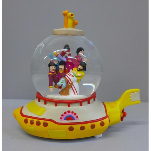 660 - A Beatles Yellow Submarine musical box