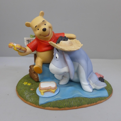 662 - A Winnie the Pooh Disney limited edition figure, 1726/7500, Summer Days Are Full Of Fun For Two