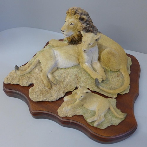 679 - A Sherratt and Simpson model of two lions and a cub, on a display stand