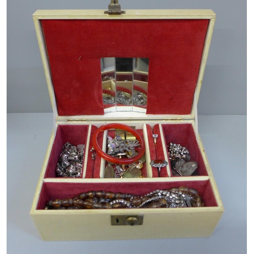 685 - A jewellery box and costume jewellery