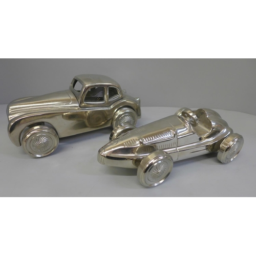 687 - Two cast metal cars