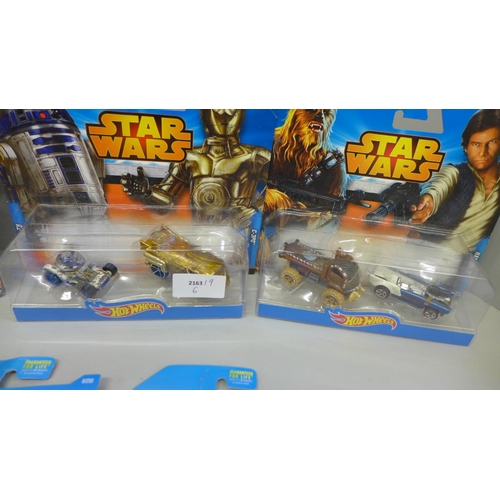 690 - Five Hot Wheels model vehicles and two Mattel Fast and Furious and Star Wars, all packaged