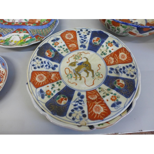 693 - Eight Imari bowls and plates, some a/f