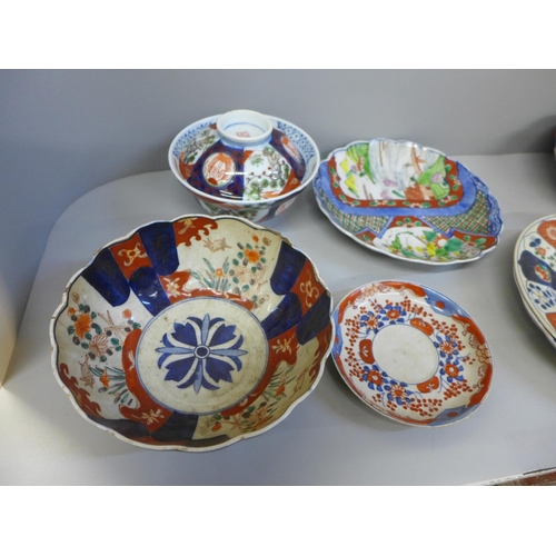 693 - Eight Imari bowls and plates, some a/f