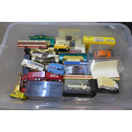 753 - A collection of model vehicles, boxed and in packets