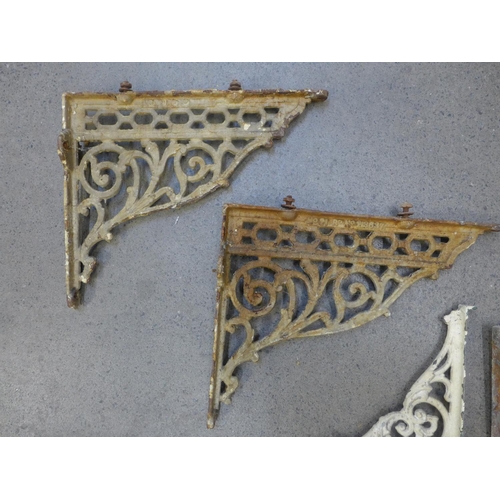 763 - Two pairs of Victorian cast iron wall brackets