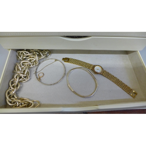 778 - A box of mixed vintage costume jewellery