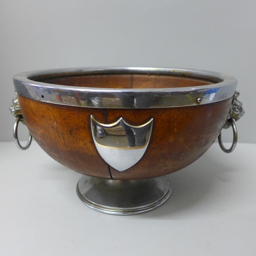 839 - A carved oak punch bowl with lion mask handles and metal base, (no liner)