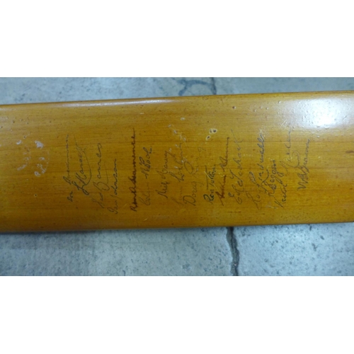 847 - A Gunn & Moore Star autographed bat signed by sixteen members of the legendary Australian touring te... 