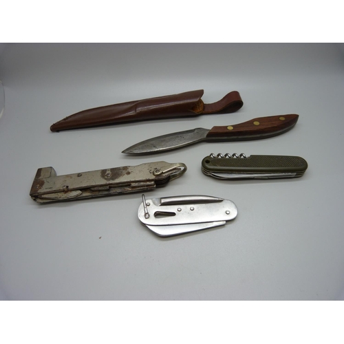 872 - An Edwards & Co. 'hammer' knife, a Victorinox standard issue German Army knife, a Currey Lockspike B... 