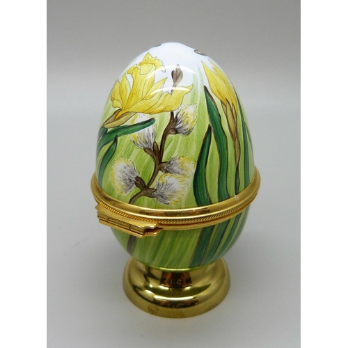 882 - A Moorcroft miniature egg shaped trinket pot