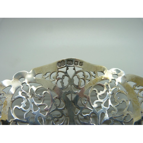 903 - A hallmarked silver bowl, London 1972, 15cm, 102g