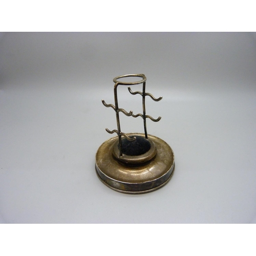 916 - A silver hat pin cushion/ring holder, London 1907