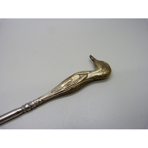 923 - A silver duck head button hook, Birmingham 1906