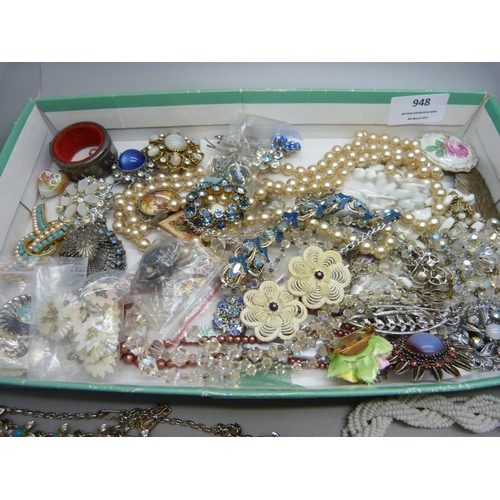 948 - Vintage costume jewellery