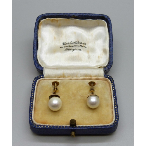 971 - A pair of 9ct gold mounted screw back pearl earrings, approximately 8mm, (one requires repair)