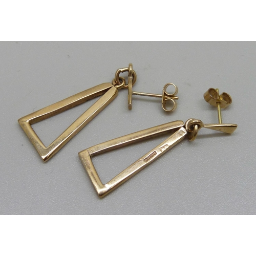 972 - A pair of 9ct gold earrings, 5.9g