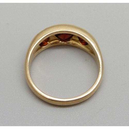 977 - A 14ct gold and red stone ring, 6g, R