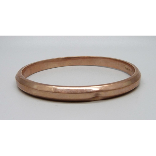 985 - A 9ct rose gold bangle, 13.4g, Chester hallmark, inner diameter 73mm, some dents