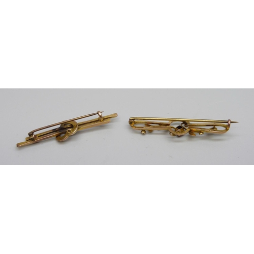 990 - Two 9ct gold brooches, 3.8g