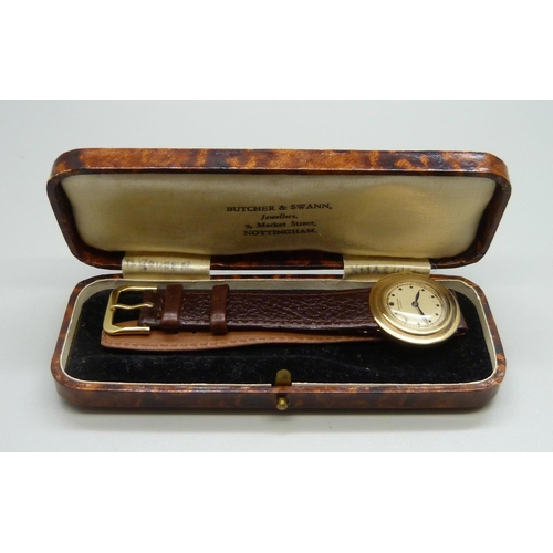 998 - A 9ct gold Universal wristwatch, 28mm case, with box