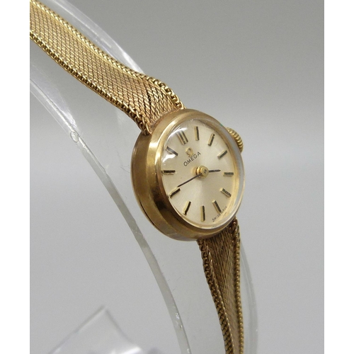 999 - A lady's 9ct gold Omega wristwatch, 14.8g total weight