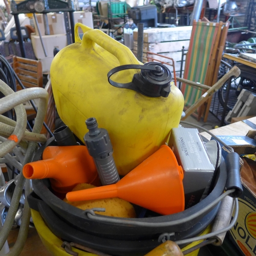 2460 - Job lot of gardening tools: hose on reel, weeding tool, qty of suede pruning gloves and various cons... 