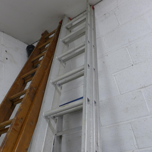 2508 - 12-rung double metal ladder