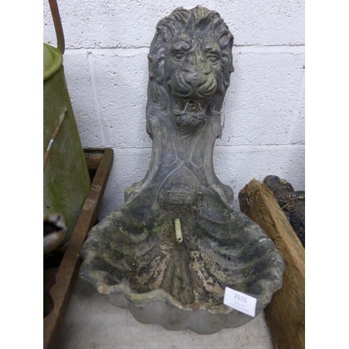 2515 - Greenwalls wall mountable lion water feature