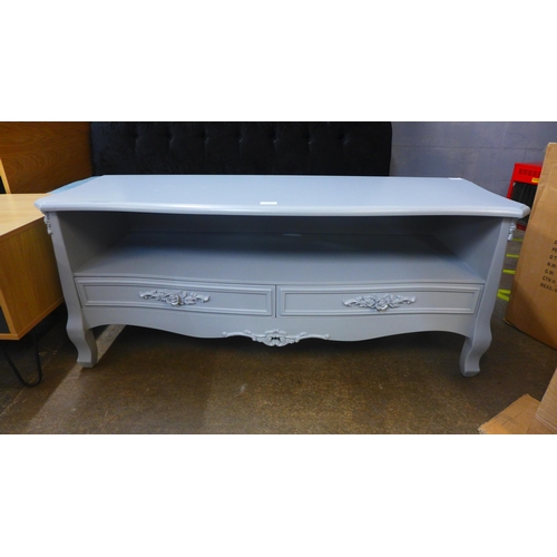 1513 - A grey painted media unit