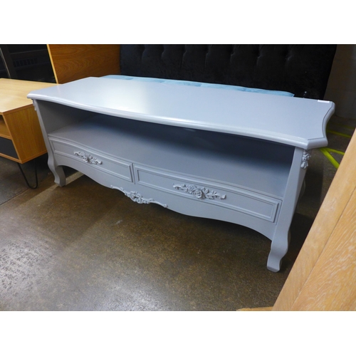 1513 - A grey painted media unit