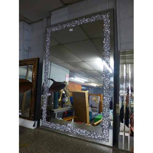 1543 - A Gatsby mirror with bevelled edges and border with crushed glass crystals, H 120 x 80cms 9G80X12059... 