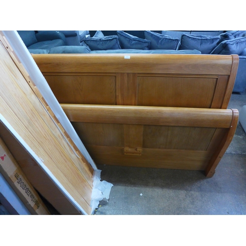 1555 - An oak double sleigh bed frame