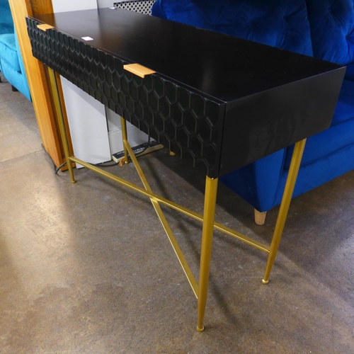 1557 - A black console table with gold legs