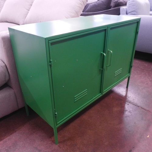 1558 - A green two door locker unit