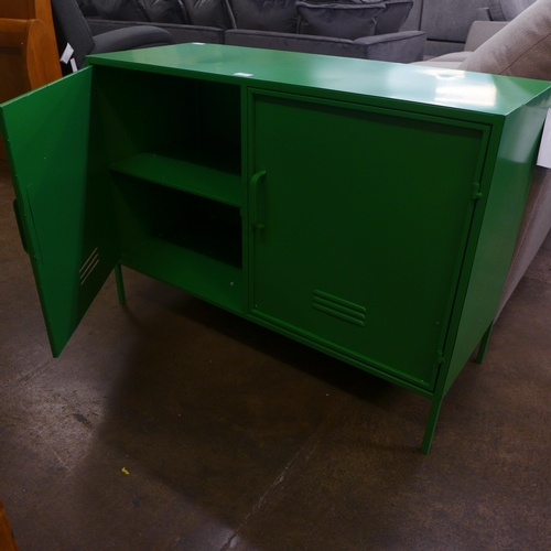 1558 - A green two door locker unit