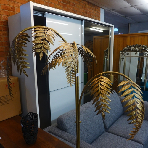 1564 - A gold floor standing palm tree lamp