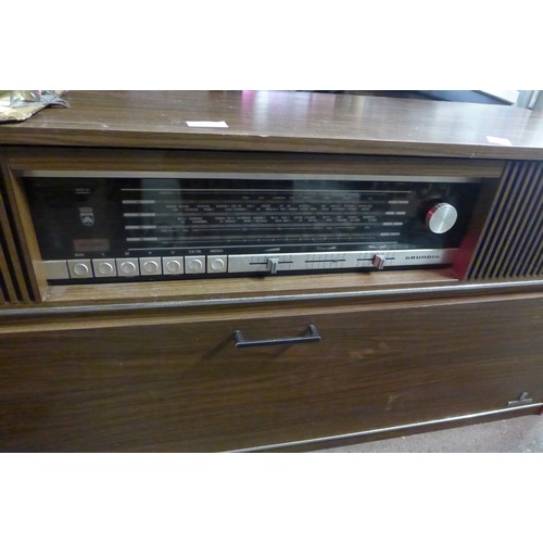 2327 - Grundig vintage radiogram