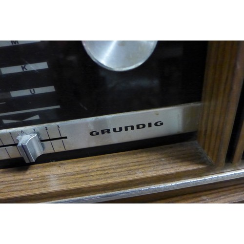 2327 - Grundig vintage radiogram