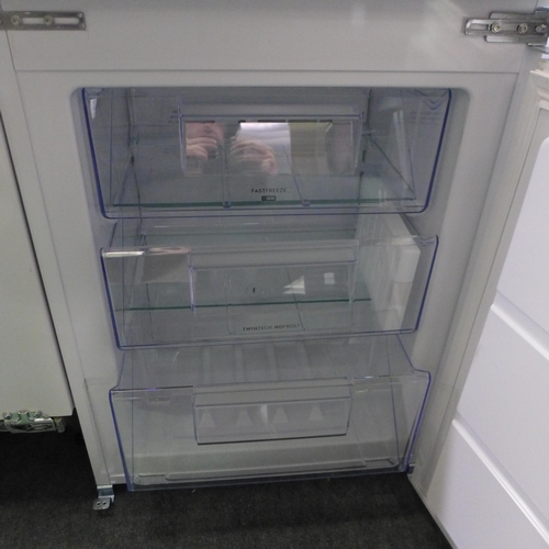 3195 - Zanussi 70/30 Fridge Freezer - Frost Free - H1772xW540xD549  - model no ZNHN18FS1 , Original RRP £56... 