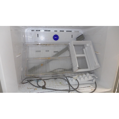 3216 - Samsung 70/30 Fridge Freezer, original RRP £400 inc. VAT (381-166) * This lot is subject to VAT