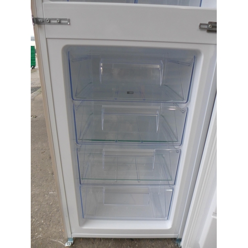 3285 - Zanussi 50/50 Low Frost Fridge Freezer (H1772xW548xD549