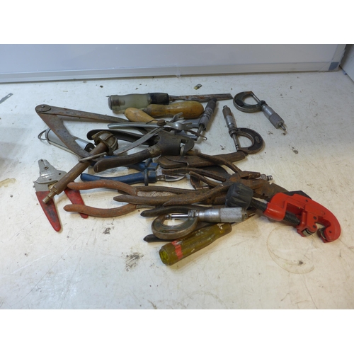 2023 - Hand tools job lot, five pairs of pliers, pipe cutter, saw setting tool, wire snips, wire stripper a... 